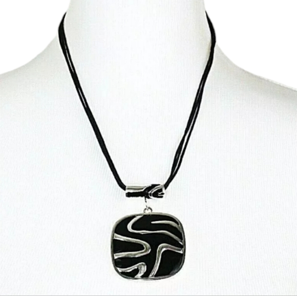 NWOT EAST 5TH Fashion Jewelry Necklace with Pendant - Picture 2 of 5